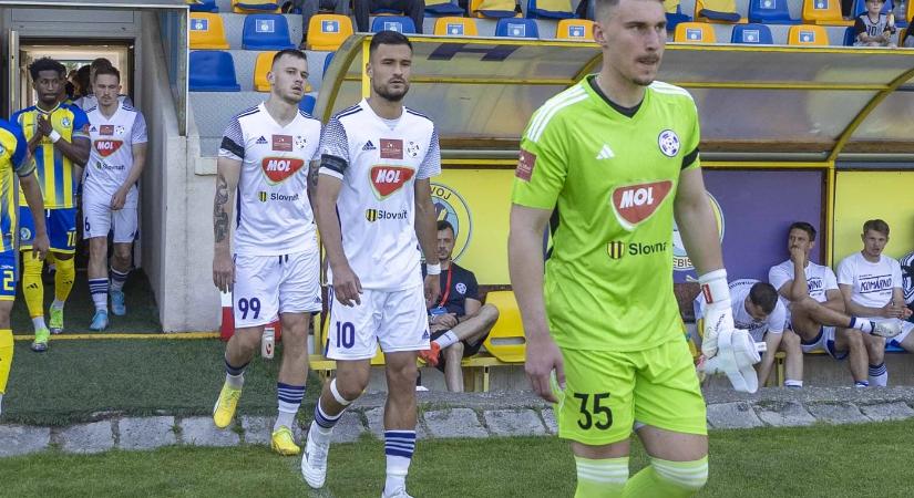 A szlovák élvonalból jöhet játékos az NB III-as listavezetőhöz