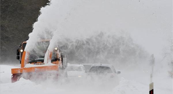 Ennyi járművel küzd a debreceni utak járhatóvá tételéért az A.K.S.D.