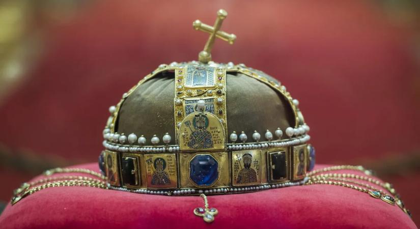 48 éve tért haza a Szent Korona, a magyar államiság jelképe