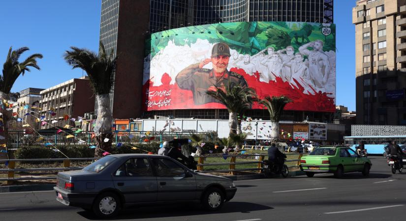 Történelmi mélypontra esett a valuta, tömegek vonultak az utcára: válságos órák a világ lőporos hordójában