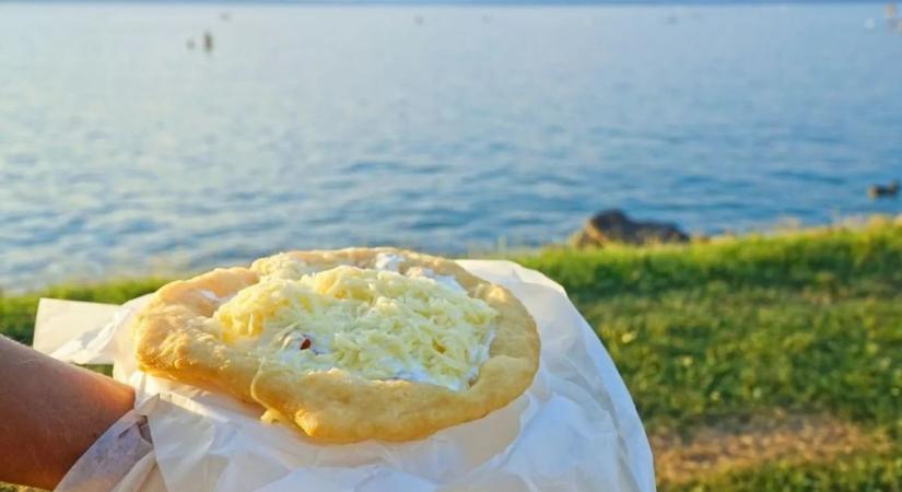 Lángost nyomott a vendég arcába, fellökte és megdobta egy székkel a büfés