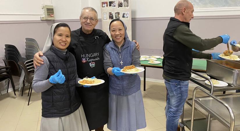 A magyar ebéd a szíveket is megtölti – tizedszer segítettek Rómában a kapuváriak