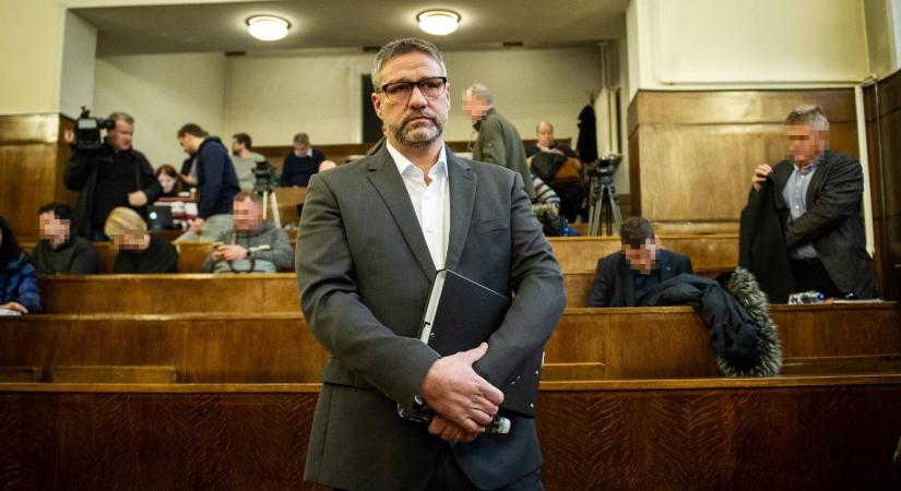 Több mint négyszázmillió forint vissza nem térítendő támogatást vettek fel a Simonka-ügy fővádlottjai a büntetőper kezdete óta