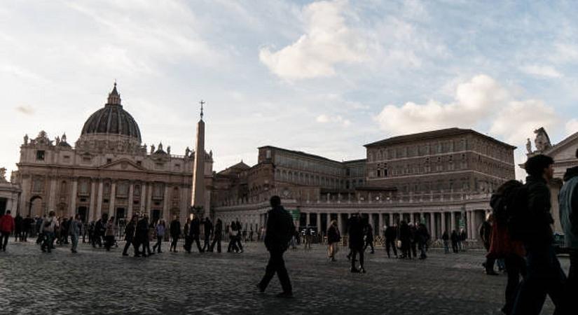 Rendőrkordonok, drónok, detektoros kapuk – teljes készültségben Róma