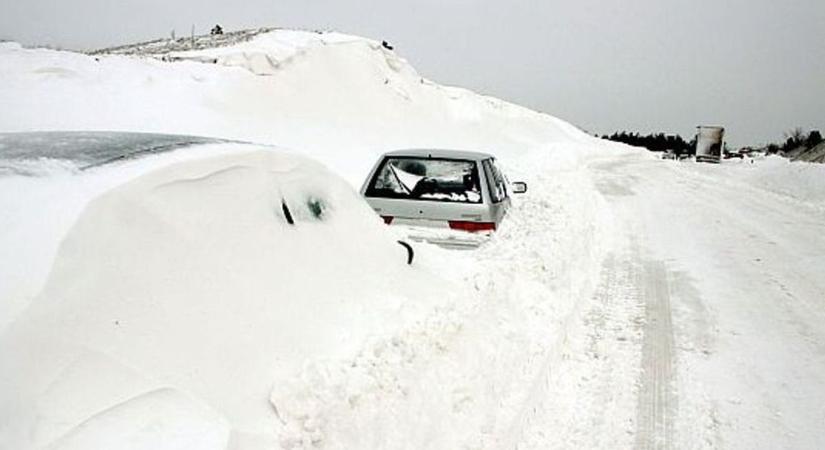Óvatosan! Hófúvás miatt riasztást adtak ki!