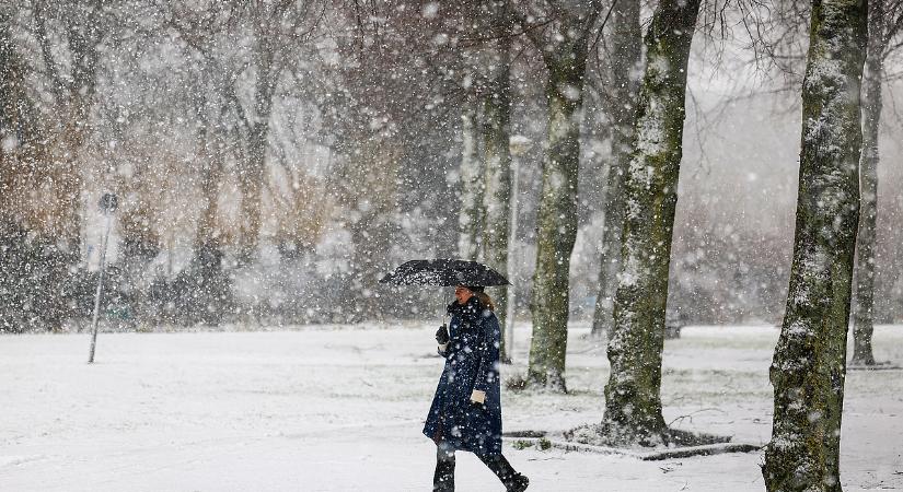 Szétbombázta a havazás a Volán menetrendjét