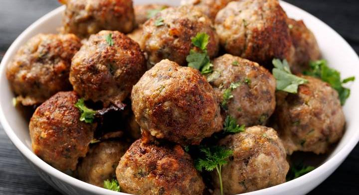 Szaftos fasírtgolyó a sütőből: olajszag nélkül, egyszerűen