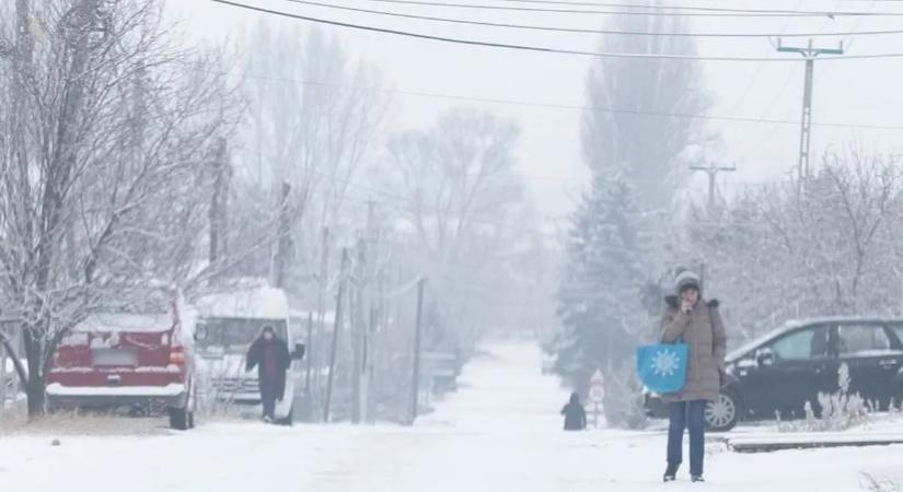 Hóhelyzet: Teljes káosz az utakon, balesetek mindenütt