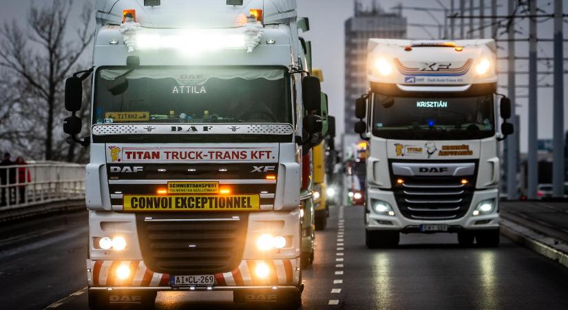 „A problémák száma olyan széles, hogy az útdíjemelés csak az utolsó csepp volt a pohárban” - Kedden tárgyal Lázár János tárcája a fuvarozókkal