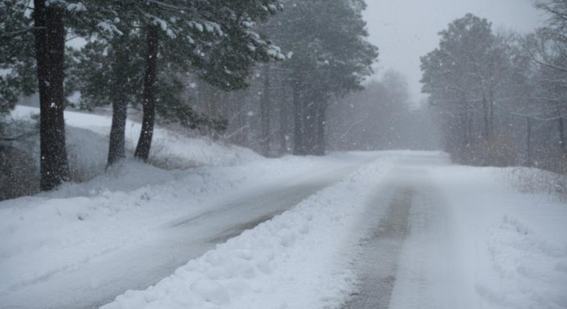 Kiadták a narancs figyelmeztetést, ma is szakadni fog a hó Magyarországon