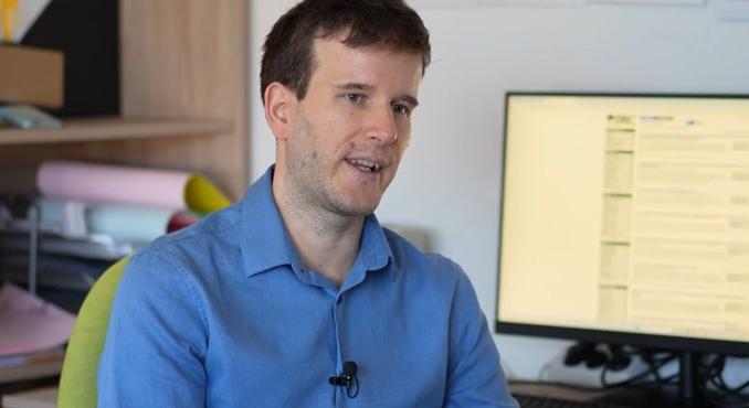 „A diáknak is az az érdeke, hogy ne szervezze ki a tanulást” – így látja a mesterséges intelligencia használatát az ELTE szakértője