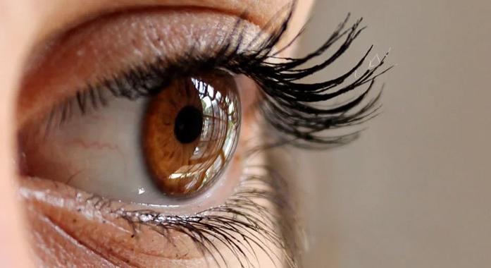 Szemszárazság, vörös szemek: pajzsmirigybetegség is okozhatja