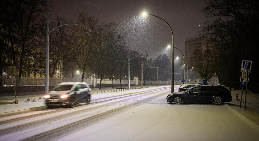 Javarészt közlekedési balesetekkel járt a nagy havazás a vármegyében, de egyéb gondot is okozott a tűzoltóknak