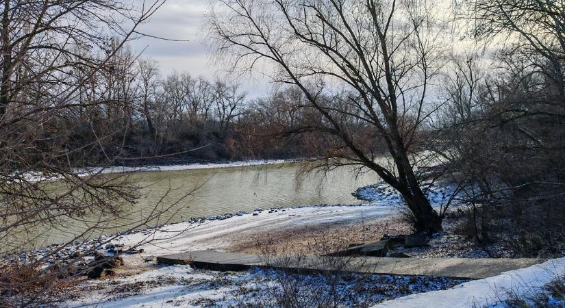 Továbbra is mínuszban a Duna vízállása Dunaújvárosnál