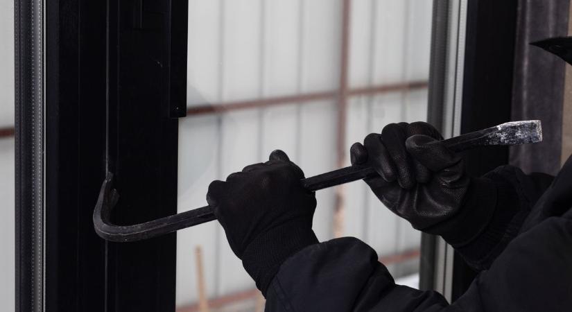 Visszajáró betörő garázdálkodott Vasban: kétszer is kirabolta ugyanazt a házat