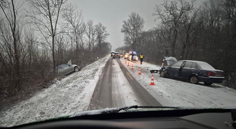Havazás nehezíti a közlekedést, baleset történt Doboz és Sarkad között
