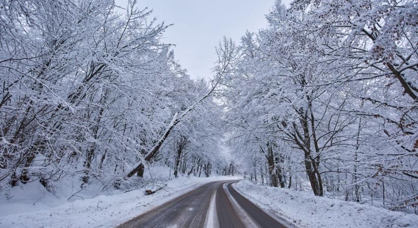 A vonatforgalomban nincs jelentős fennakadás, a buszos közlekedést nehezíti a hó