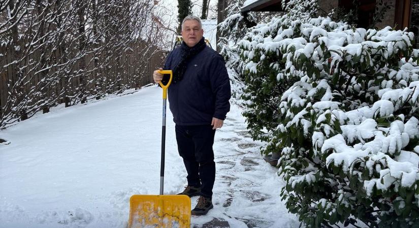 Orbán Viktor lapátot ragadott, majd minden magyarnak üzent (FOTÓ)