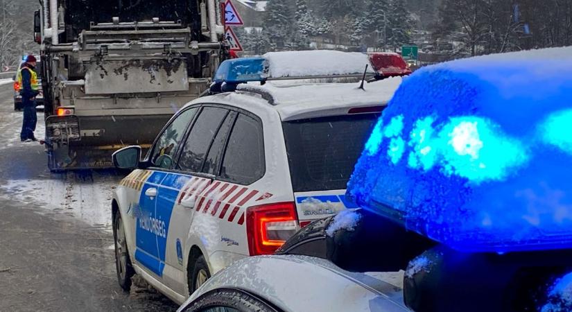 Közút: több mint 6 ezer tonna sót szórtak ki és még van tartalék