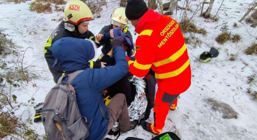 Mentőhelikopter ment a túzáróért, a jeges hegyoldalon került bajba