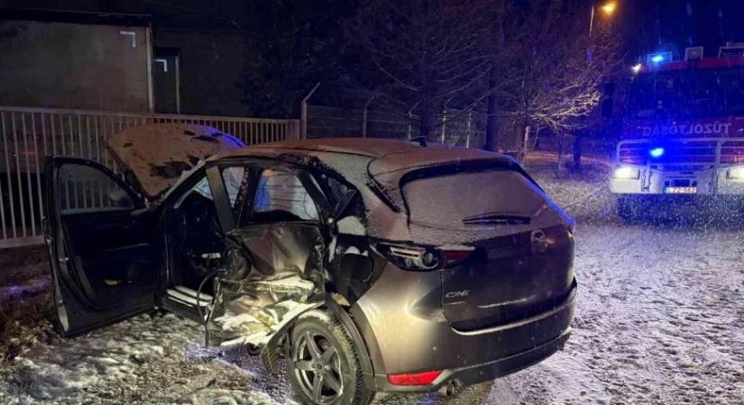 Elsőfokú vészjelzés havazás miatt: rengeteg a baleset az utakon