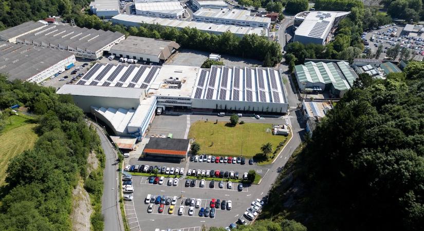 Az ABB jelentős mérföldkőhöz érkezett: az oiartzuni gyár lett az első kibocsátásmentesen működő üzem Spanyolországban