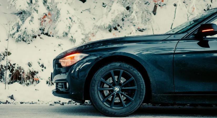 Így érdemes autóba ülni télen – vezetőszakértő leplezte le a titkot