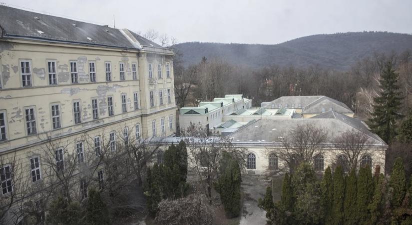 Több mint egymilliárd forint közpénzt költöttek egy budai elitiskolára, amit még el sem kezdtek építeni