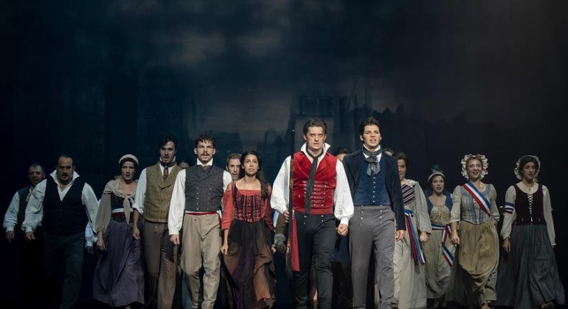 Legendás dalok, szívbemarkoló történet – Visszatér a A nyomorultak a Madách Színházba