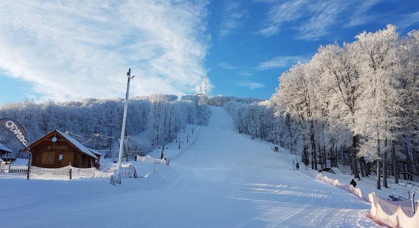 Hízik a hóréteg a sátoraljaújhelyi sípályán