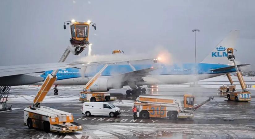 Megbénult az amszterdami légiközlekedés az ítéletidő miatt, magyarországi járat is érintett