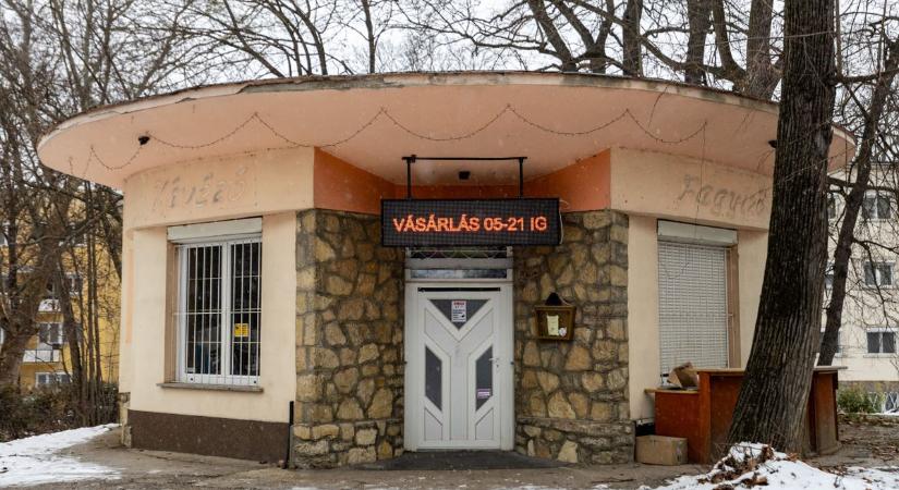 Különleges üzlettel nyitott újra Tatabányán a legendás „Gomba”