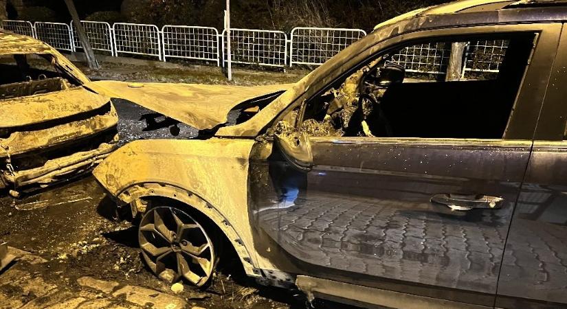 A benzines kannán felejtett címke buktatta le a nőt, aki bosszúból felgyújtotta az exe kocsiját Budán