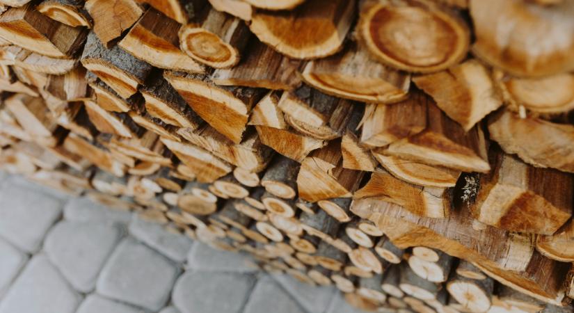 Van elég tűzifa a fatelepeken