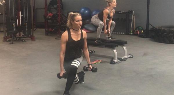 Ezeket a zenéket hallgatja edzés közben Nita Strauss