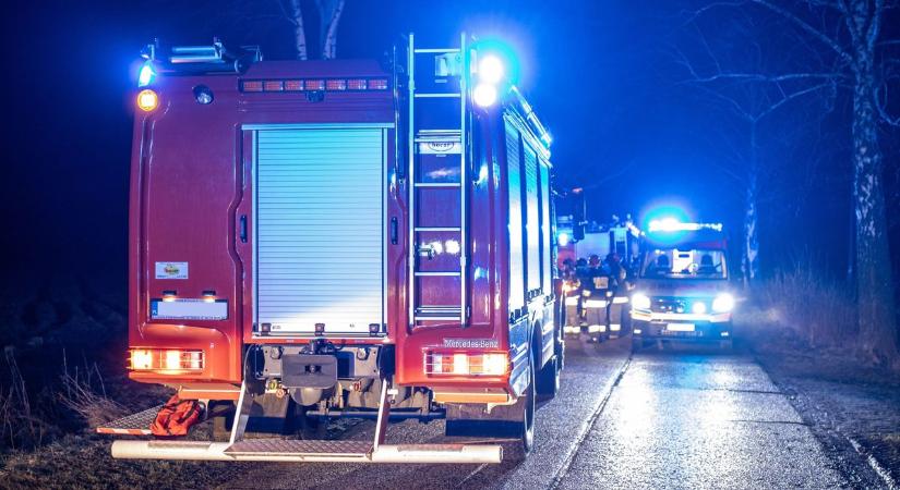 Csúszós utak, rengeteg baleset: mozgalmas napjuk volt a tűzoltóknak Bács-Kiskunban