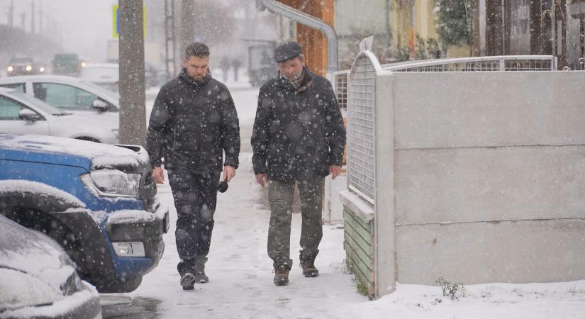 Újabb járdaszakasz újul meg a Tolnai úton