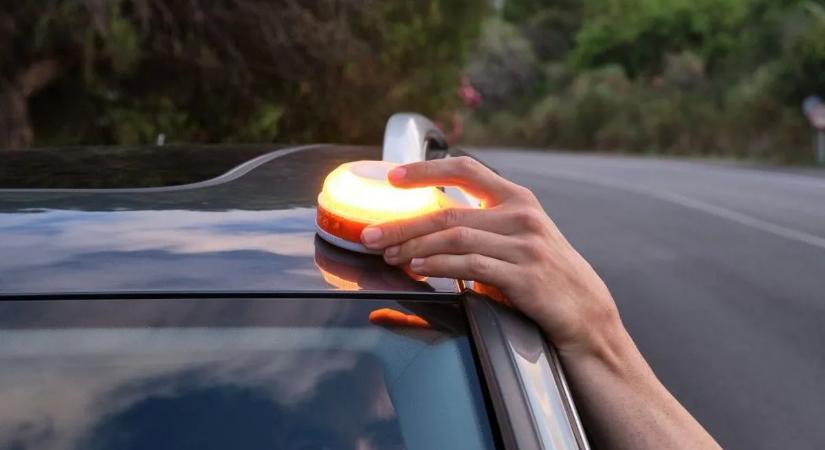 Nagyon figyeljen: új autós tartozékot tettek kötelezővé januártól