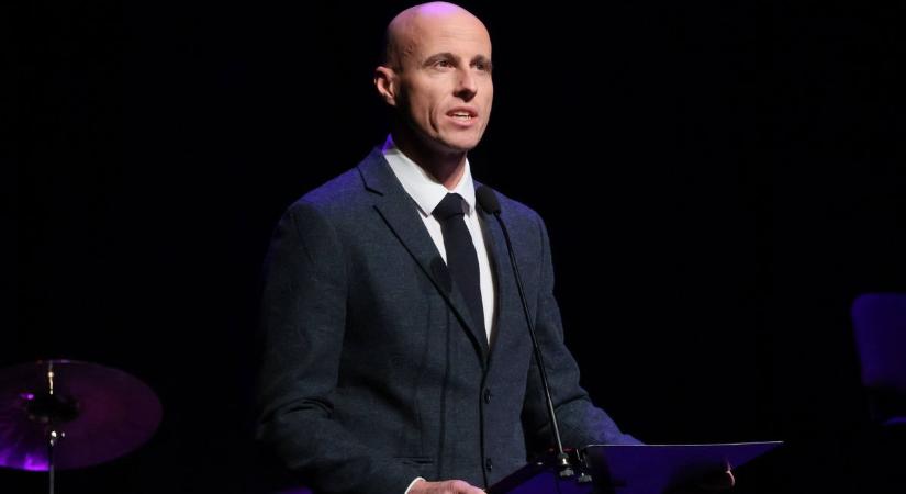 Bármilyen nehéznek ígérkezik, Paks szeretne a béke szigete maradni (galéria az újévi koncertről)