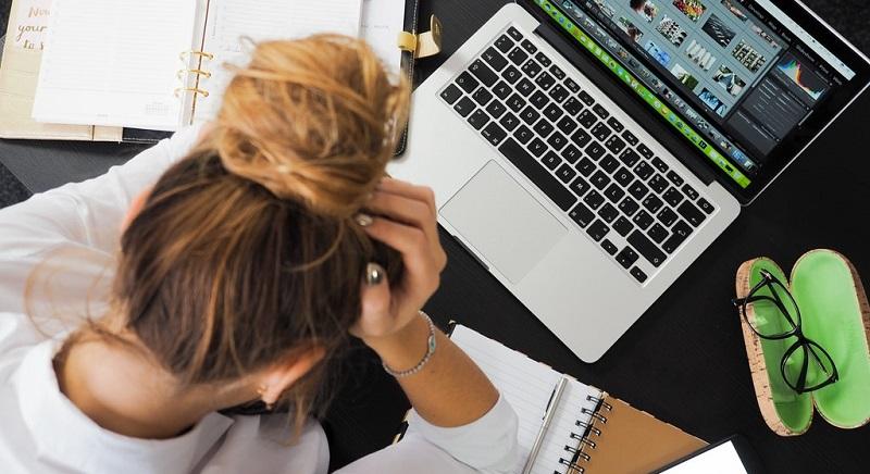 Kiégtél? – Tervezik a fizetett szabadságot a szakmai kimerültség enyhítésére