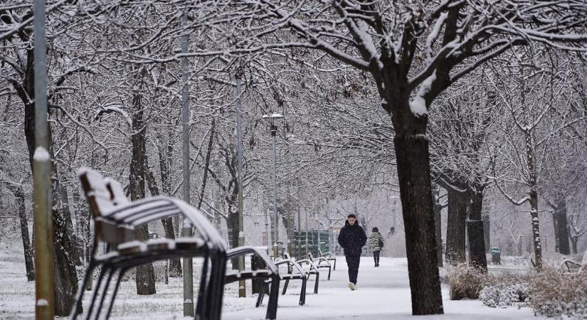 Kedden is folytatódik a havazás, van, ahol 30 centiméter vastag lesz a hótakaró