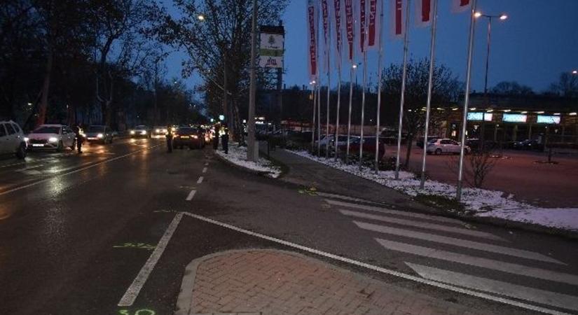 A zebrán sodorta el a fiatal lányt a figyelmetlen autós