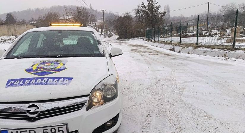 Jön a havazás és az ónos eső: országos készültséget rendeltek el, a polgárőrök is mozgósítva vannak