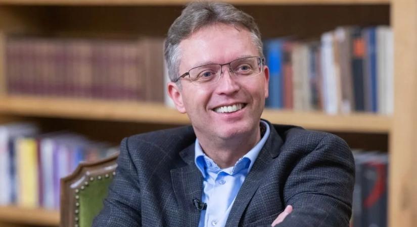 Lapátra fel: Hankó Balázs mozgósította a diákokat a hó ellen