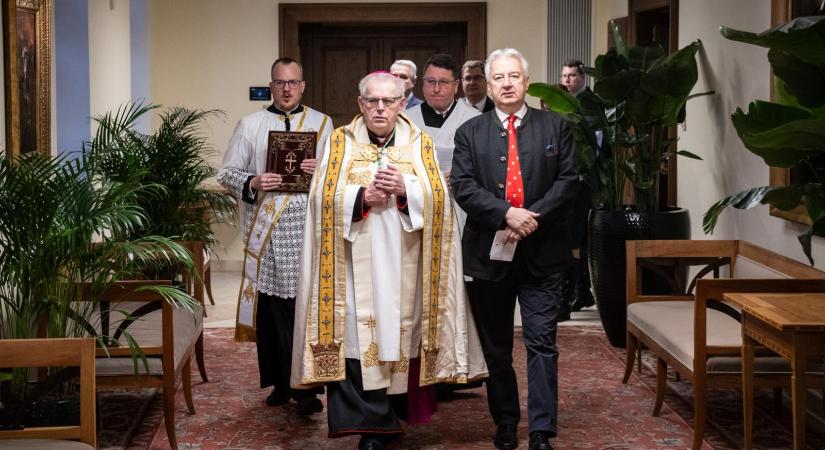 Megszentelték Orbán Viktor dolgozószobáját