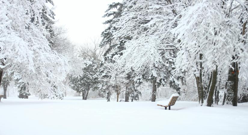 Térdig érő hó is eshet: az ország összes megyéjére riasztást adtak ki
