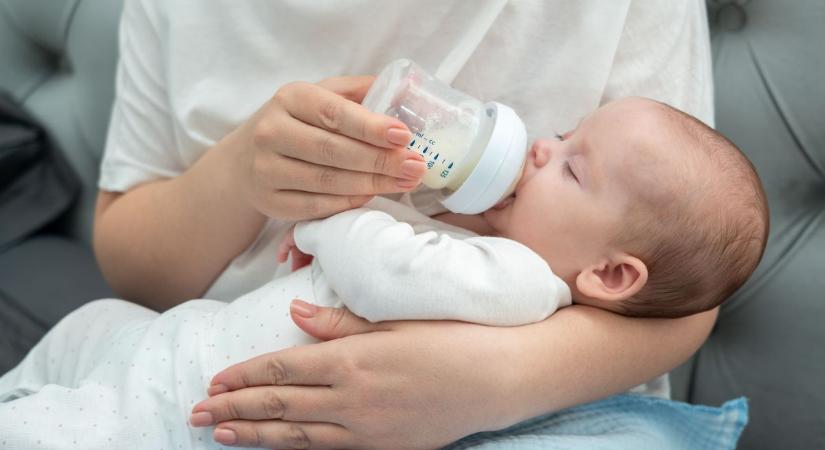 Szülők, figyelem! Mérgező toxin gyanúja miatt kivonták ezeket a tápszereket a forgalomból