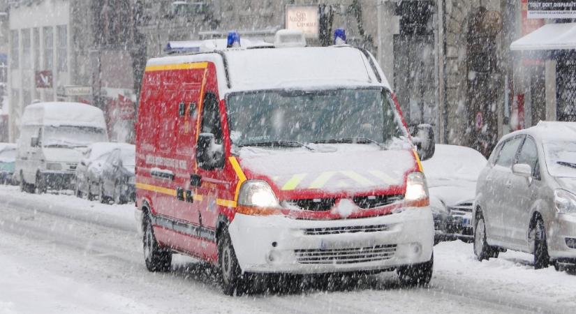 Halálos áldozatai is vannak a téli időjárásnak Franciaországban