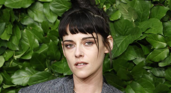 Kristen Stewartot sem láttuk még így, teljesen áttetsző ruhában lépett utcára