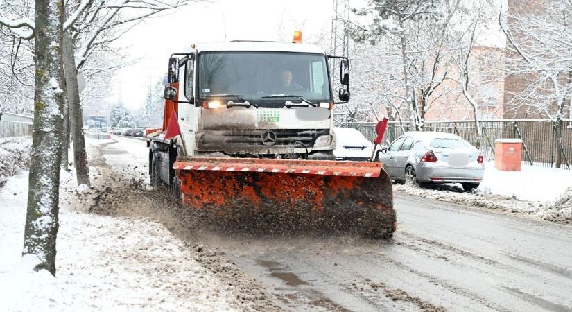 Ezen a jászsági vonalon átalakította a buszközlekedést a havazás – érdemes tájékozódni